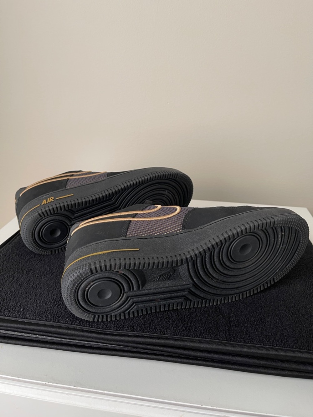 Nike Black and Gold Low-Top Sneakers - Picture 4 of 7